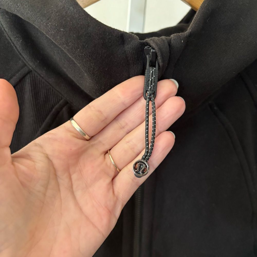 Lululemon Scuba Oversized 1/2 Zip Hoodie
Black XS / small $118 msrp sweatshirt - Picture 2 of 9